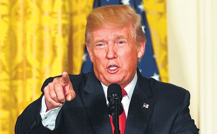 Trump acusó a Obama de debilitar la autoridad de los policías.