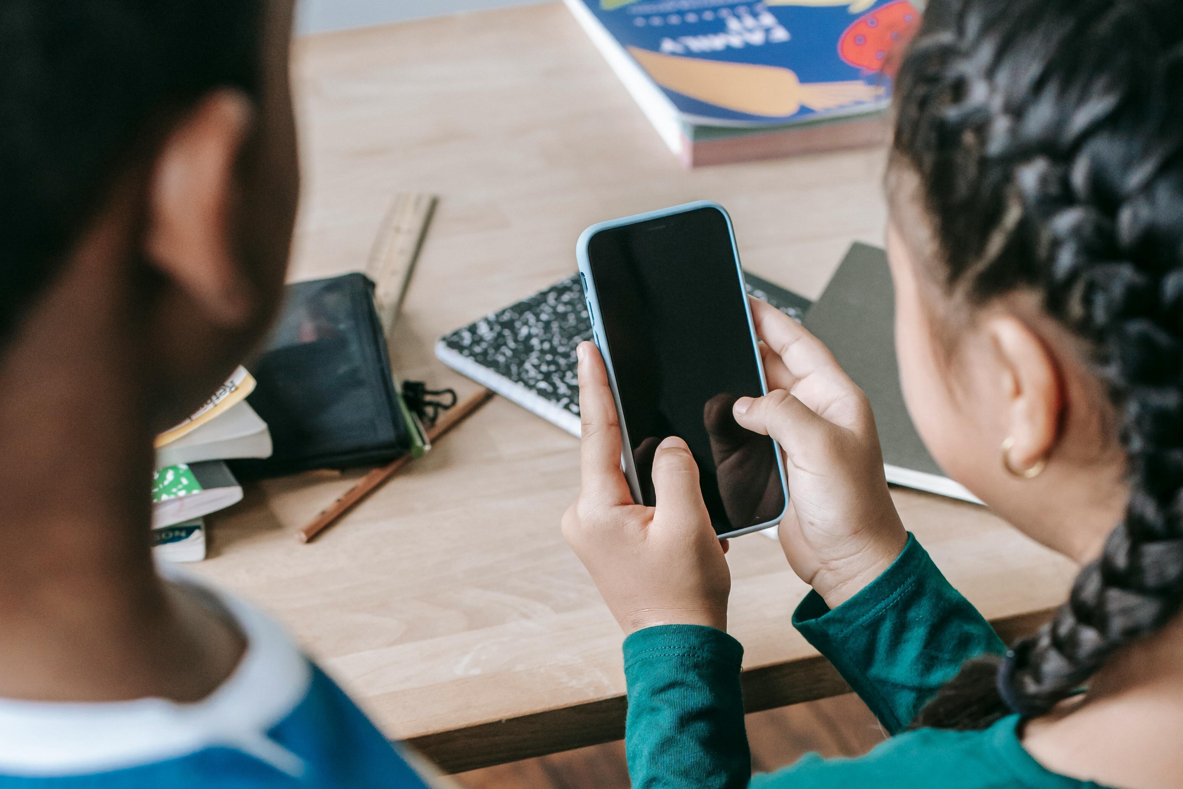 La "identidad digital" otorga acceso condicionado a una economía global hiperconectada.