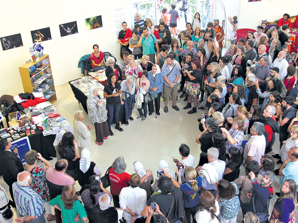 Al igual que el año pasado, habrá un abrazo al ECuNHi. Será a partir de las 18. 