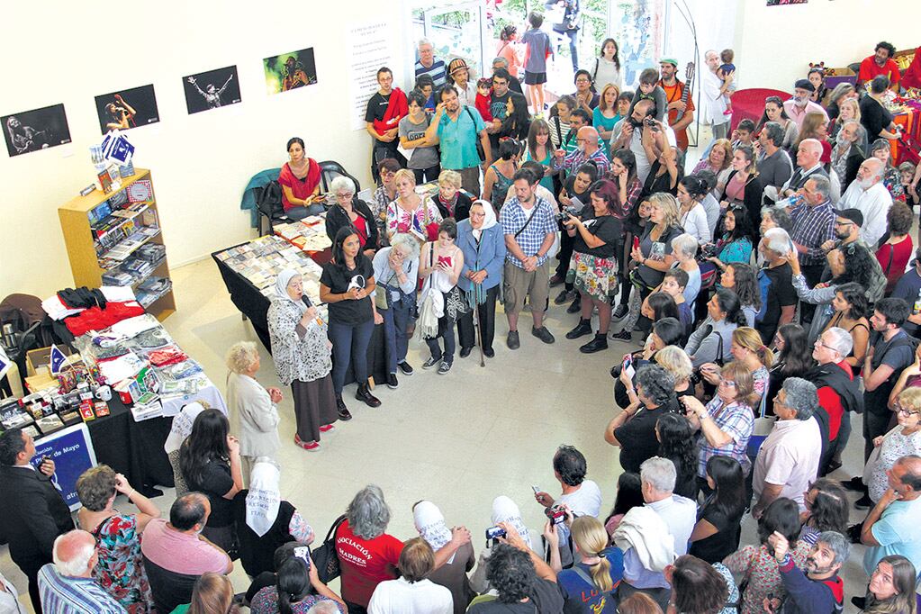Al igual que el año pasado, habrá un abrazo al ECuNHi. Será a partir de las 18.