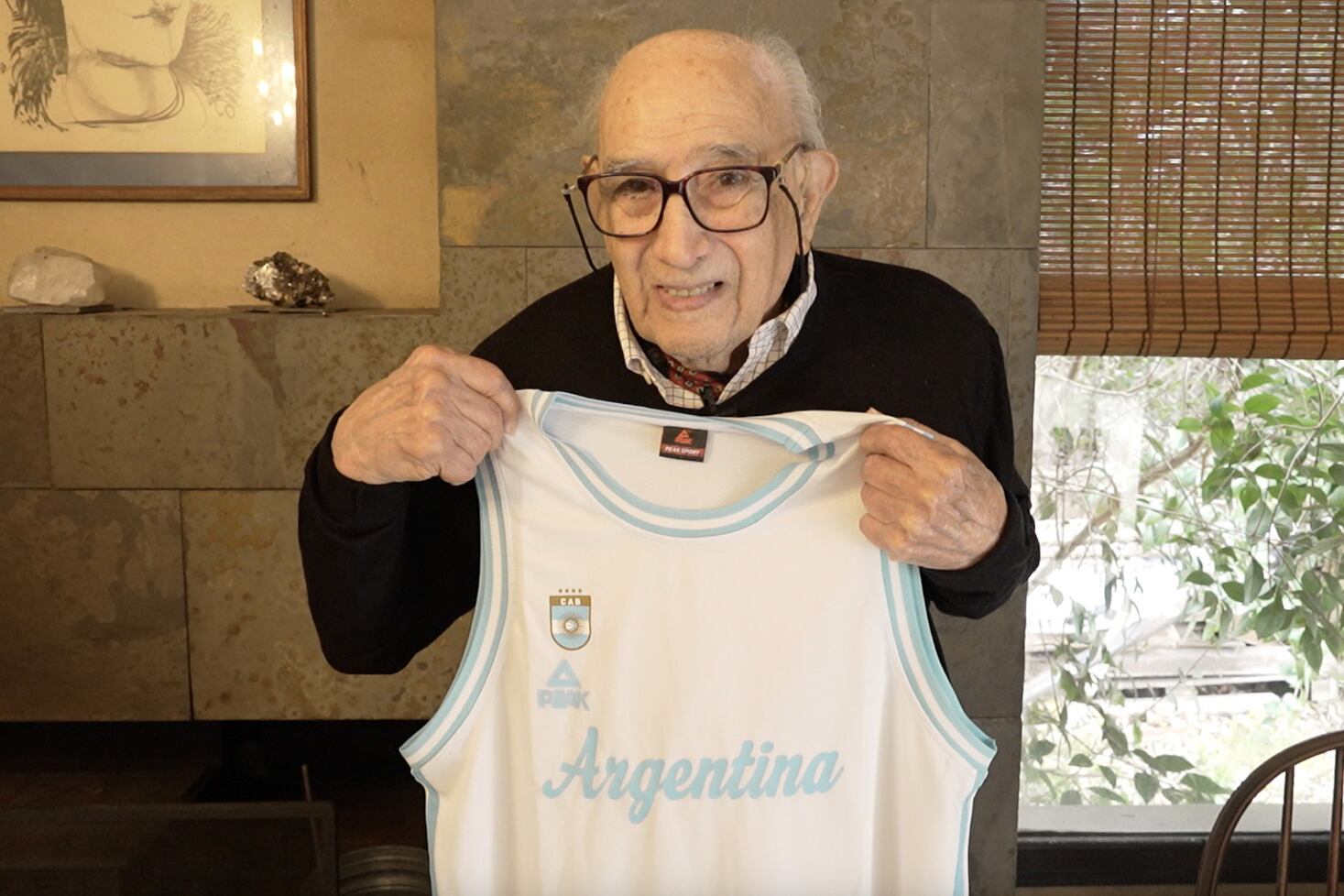 Ricardo Primitivo González, capitán, campeón y modelo para la nueva camiseta