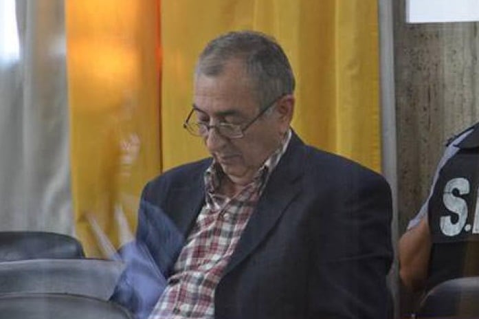 El represor y apropiador Segundo Carabajal deberá regresar a la cárcel. Así lo dispuso anoche el TOF 1 de Mendoza, quien decidió revocarle el beneficio de la prisión domiciliaria que le había otorgado a fines con la excusa del avance del coronavirus.