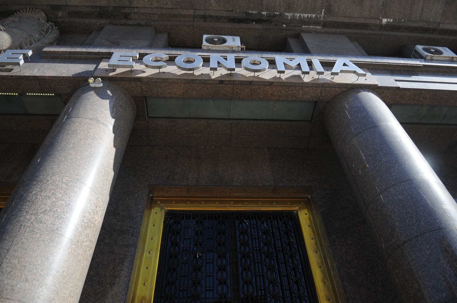 Los bonos con legislación extranjera serán canjeados por nuevos bonos duales por el Tesoro del Ministerio de Economía.