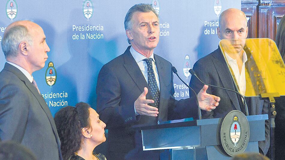 El Presidente hizo el anuncio en el CCK junto a funcionarios, jueces y gobernadores.