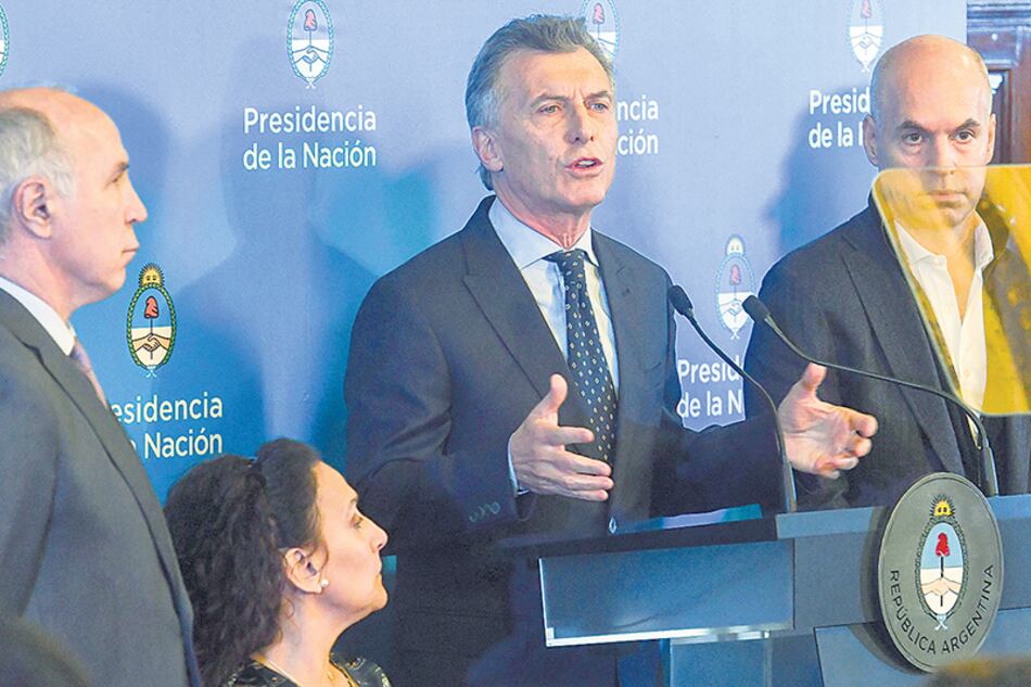 El Presidente hizo el anuncio en el CCK junto a funcionarios, jueces y gobernadores.