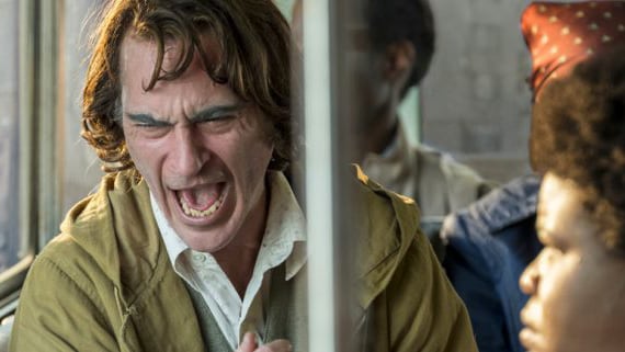 El “Happy” de Joaquin Phoenix es capaz de reír y llorar al mismo tiempo.