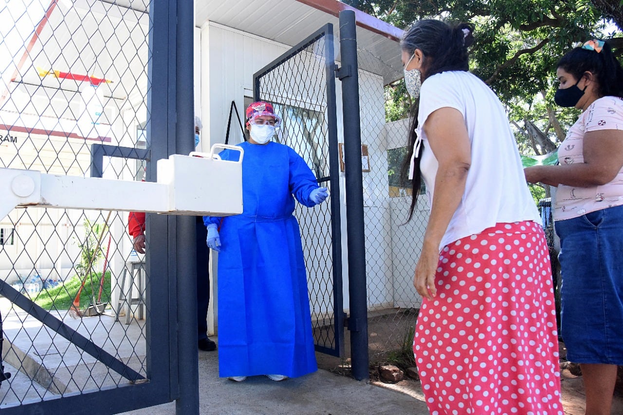 Reciben auna paciente de coronavirus en el hospital INERAM de Asunción.