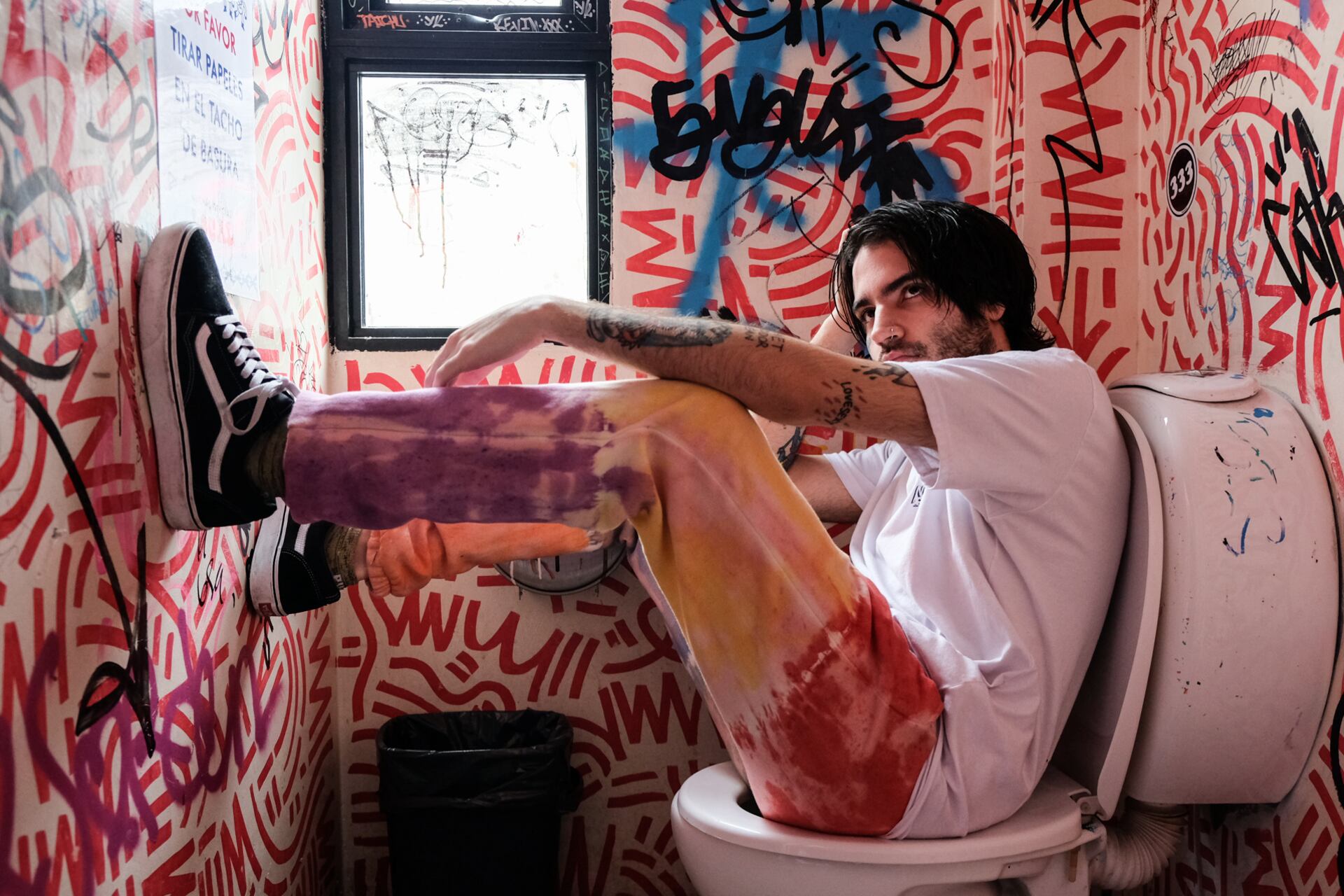 "Con la pandemia quedamos todos muy pirados, pero el amor sigue siendo la droga suprema", envalentona Axel Fiks