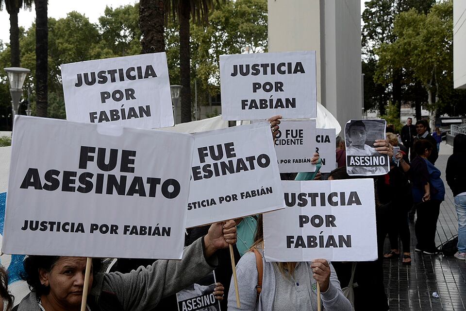 Familiares y amigos de la víctima cuando comenzó el juicio.