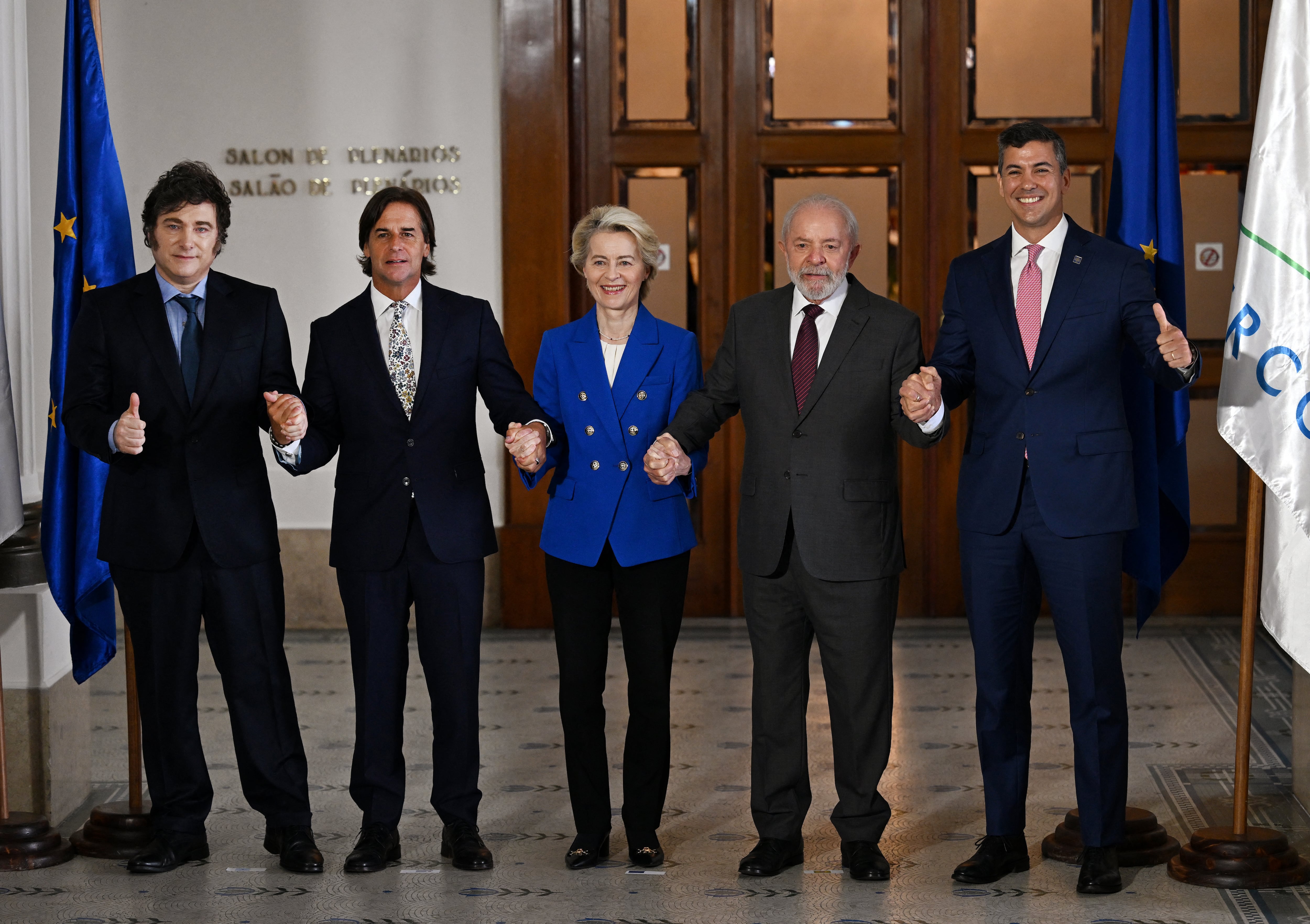 En la foto de ocasión, los presidentes del Mercosur y la jefa de la Comisión Europea.