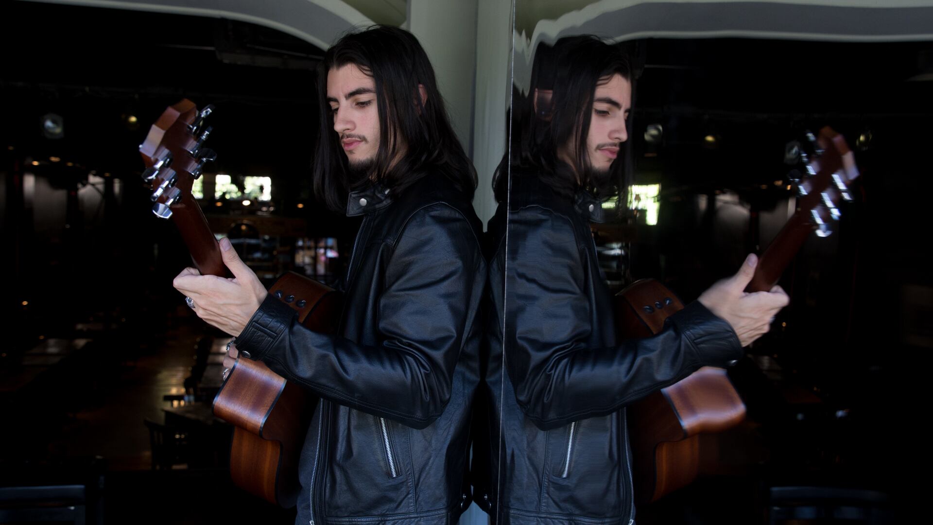 "Cuando arranqué con la viola hubo un tiempo que dejé porque estaba mucho con la Play", reconoce el cebado Juan.