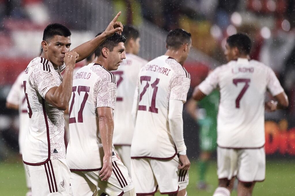 El seleccionado azteca udo desplegar un buen juego y dejó la sensación de una mejoría de cara a lo que será su primer partido contra Polonia. (Foto: AFP/Josep Lago)
