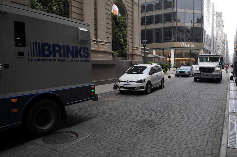 El Banco Central vendió en torno de 220 millones de dólares en la jornada y acumula intervenciones por 470 millones en el mes.