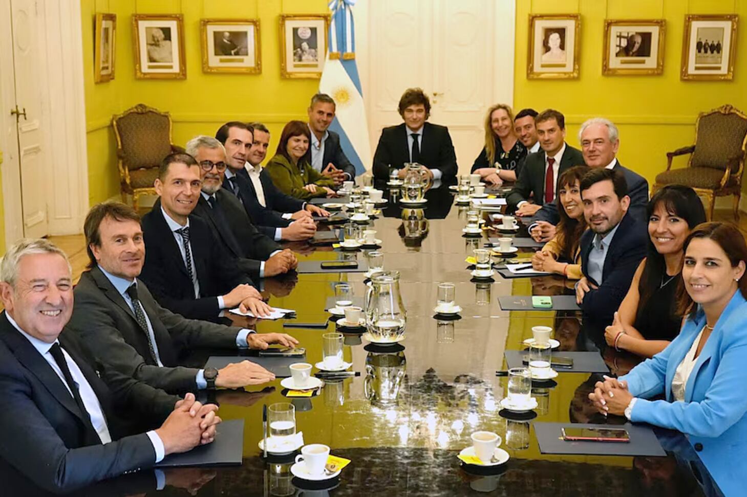 Los Milei, Menem, Bullrich y los radicales.