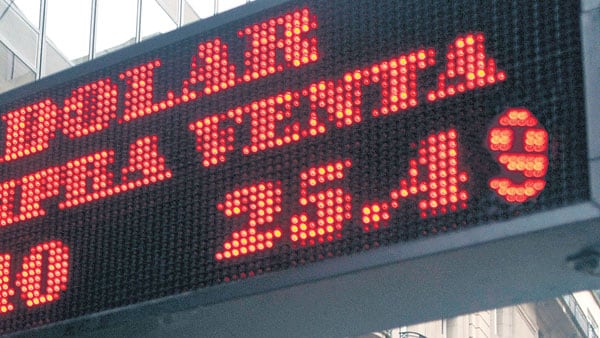 La inestabilidad cambiaria ralentiza la liquidación de divisas por parte de los mayoristas.