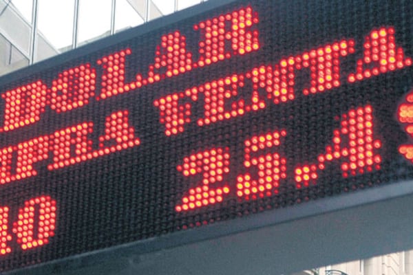 La inestabilidad cambiaria ralentiza la liquidación de divisas por parte de los mayoristas.