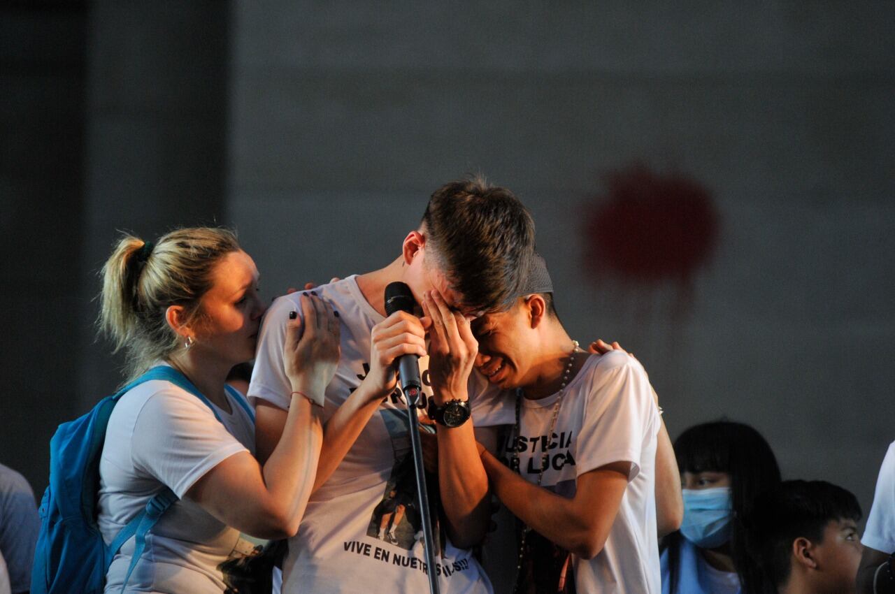 Los amigos de Lucas, en el acto frente al Palacio de Tribunales.