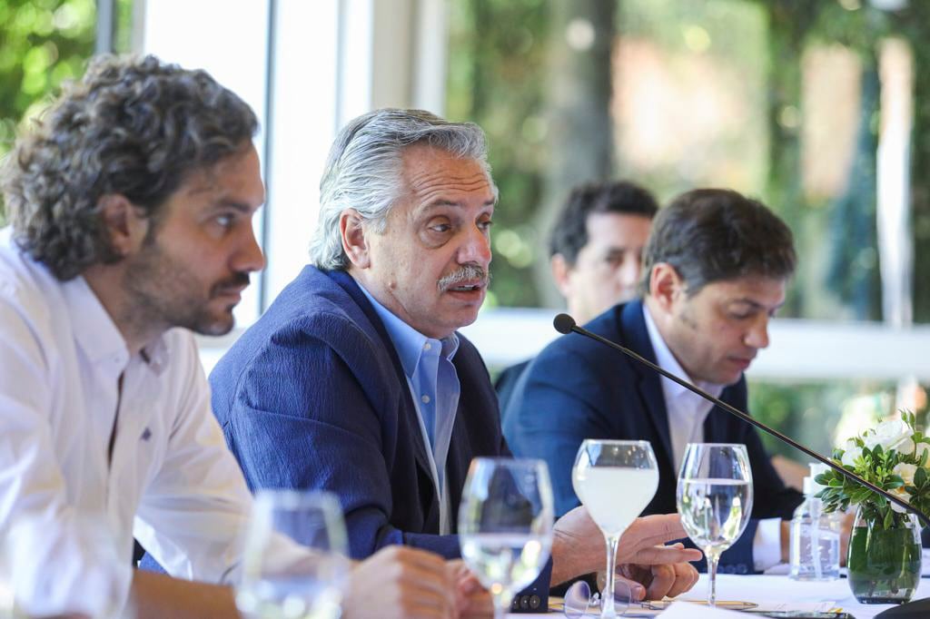 El Presidente durante su reunión con el gobernador Kicillof y los intendentes del conurbano.