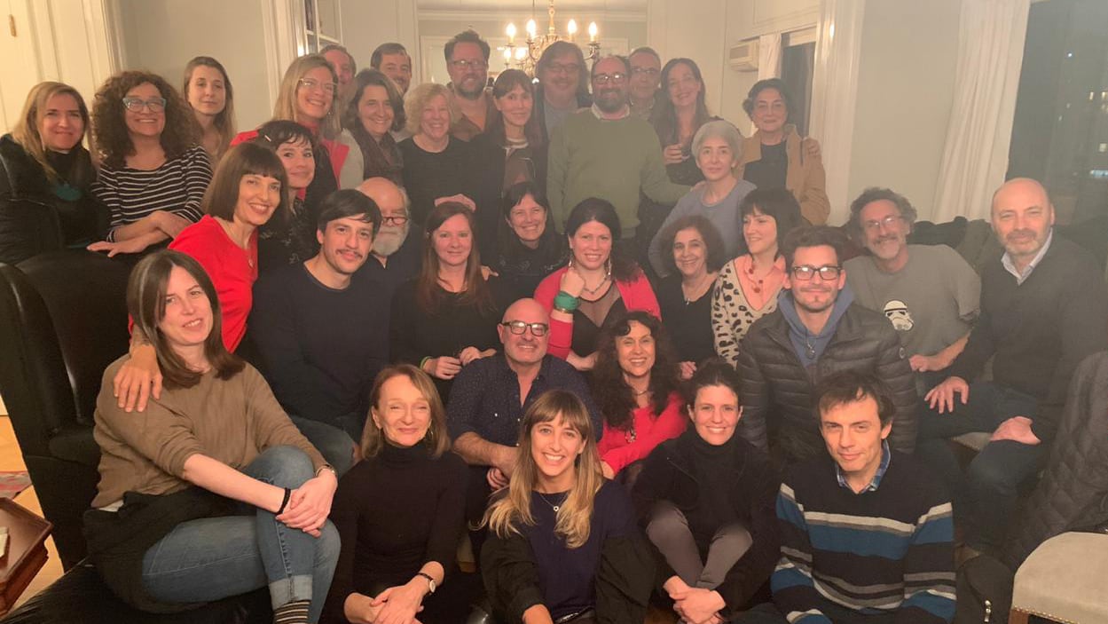 El documento elaborado por autores plantea "Tareas imprescindibles".