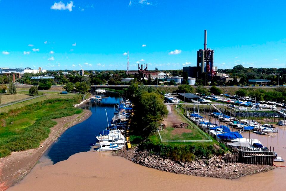 La mancha en la desembocadura del arroyo.