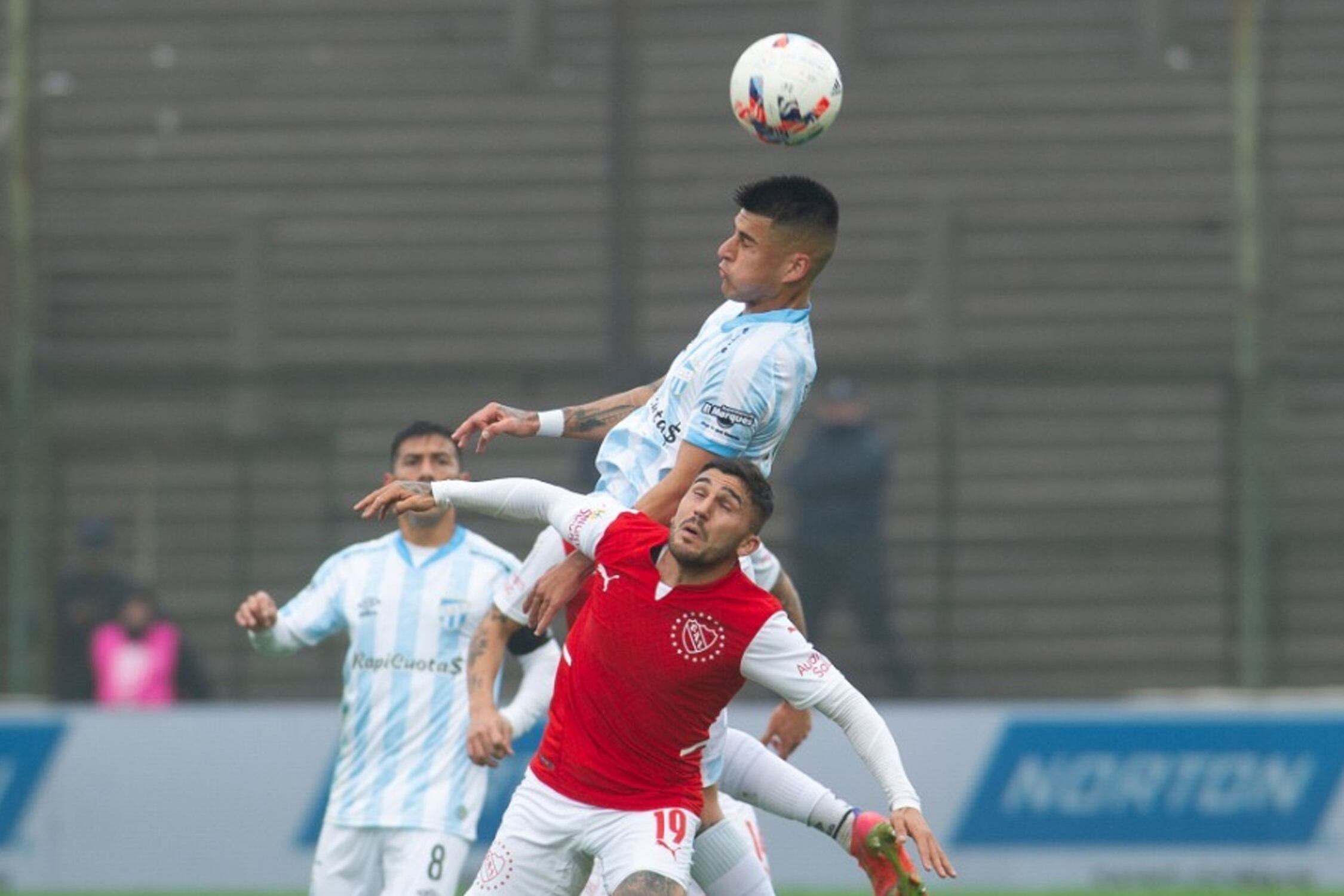 El Decano pegó primero, con un gol de Lotti al minuto de juego