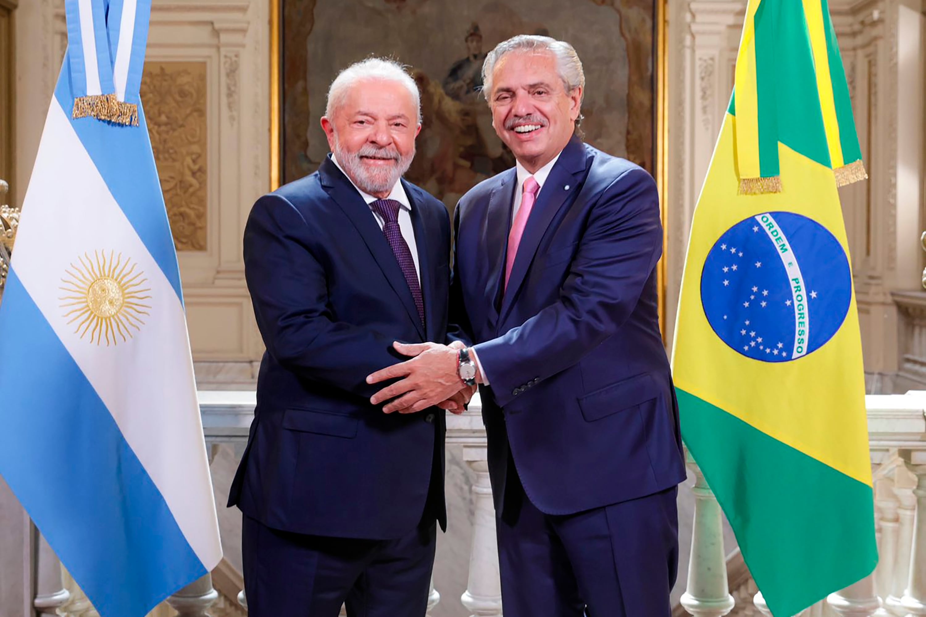 “Crearemos una moneda en América Latina. No tenemos que depender del dólar”. Luiz Inácio Lula da Silva, presidente de Brasil.  