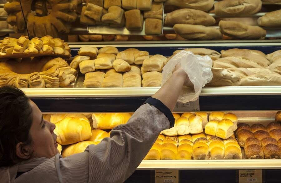 Las panaderías no logran despegarse de la crisis nacional.