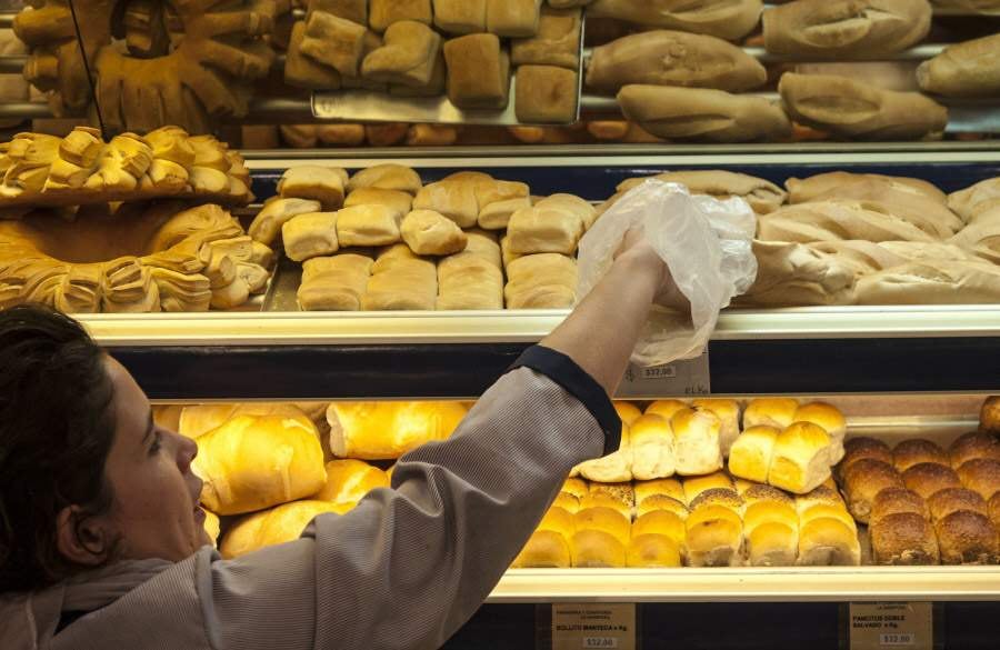 Las panaderías no logran despegarse de la crisis nacional.