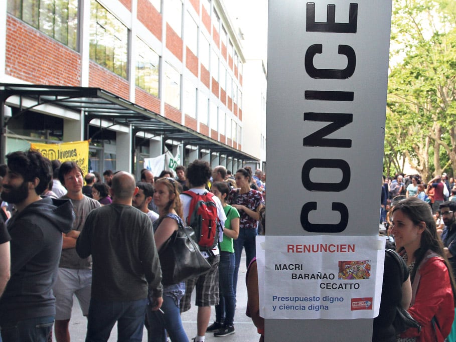 Los científicos e investigadores del Conicet retomaron las protestas por un rato.