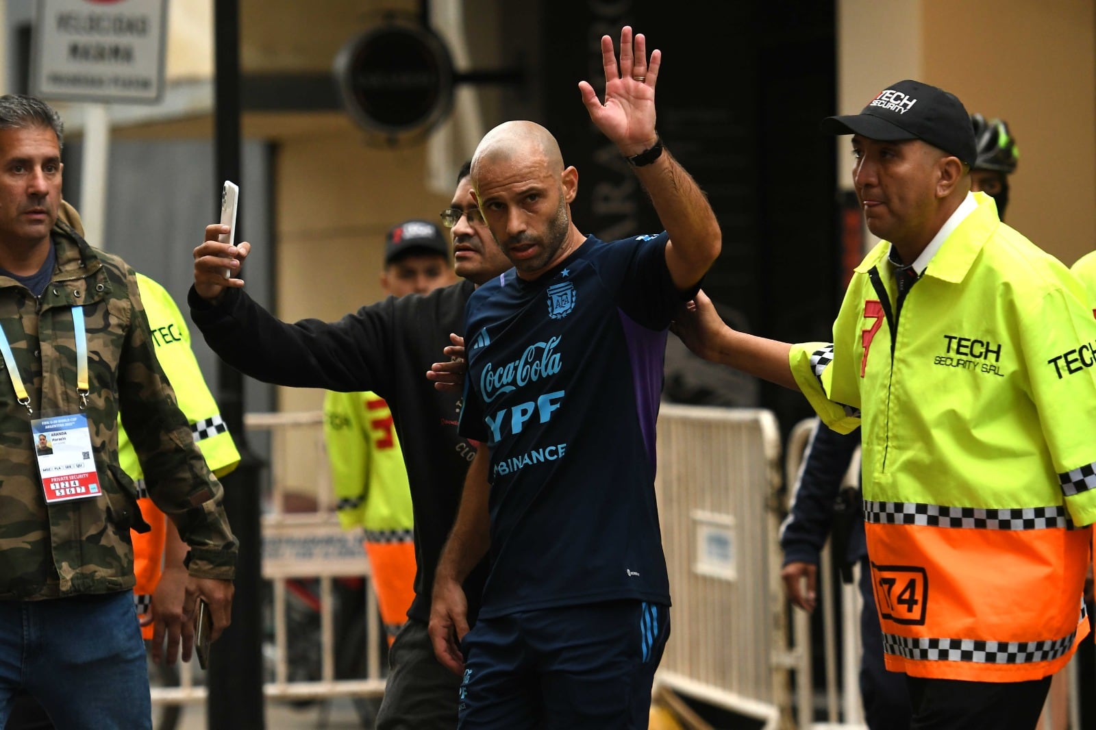 Mascherano retornó al hotel de manera diferencia de sus jugadores
