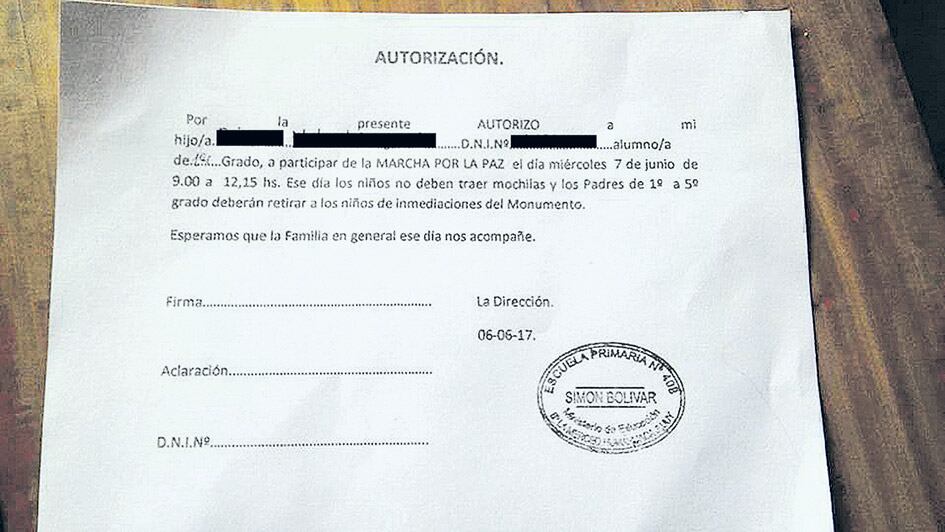 La escuela Nº 442 había remitido a los padres una nota sellada antes del acto.
