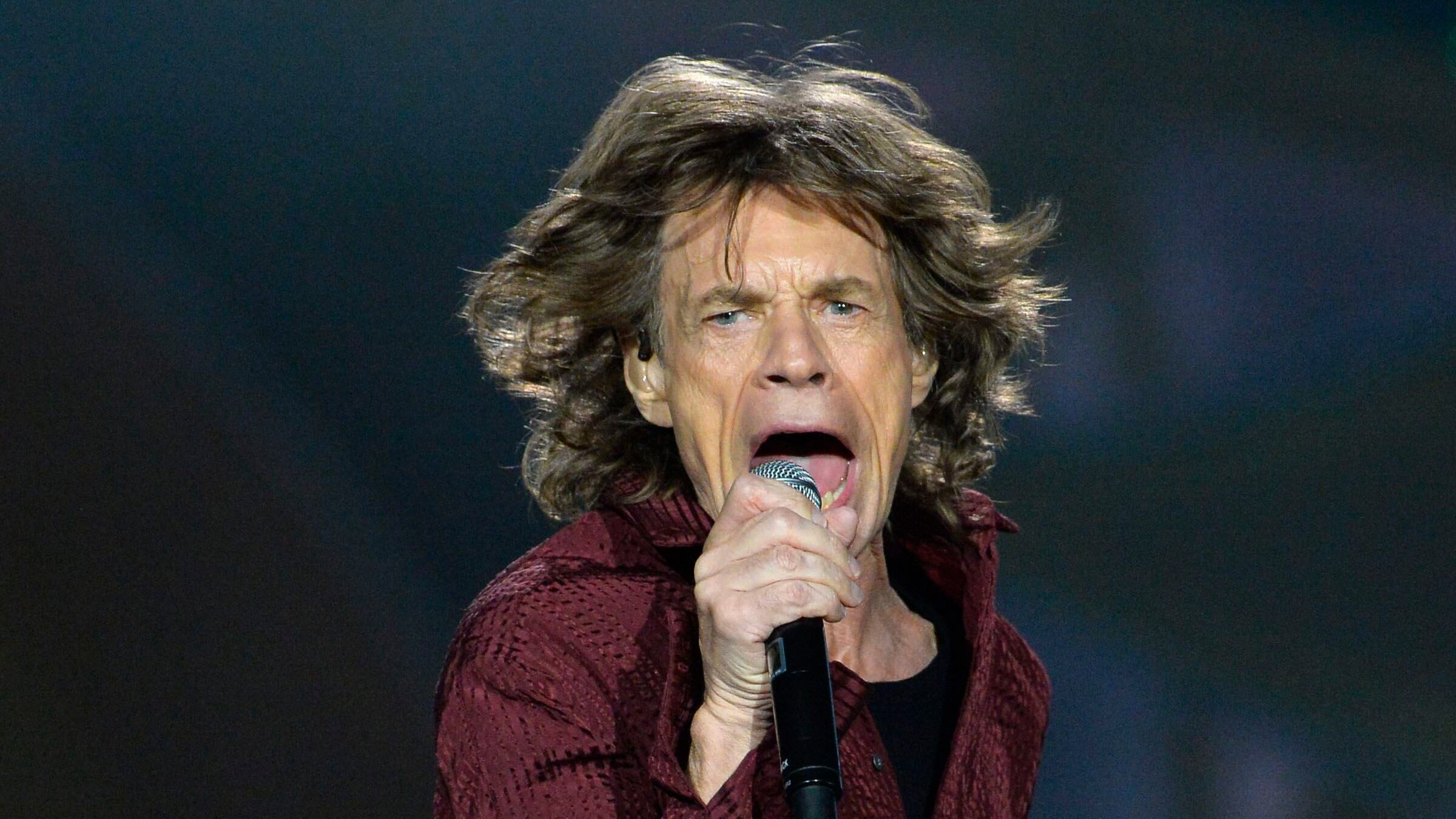 El tuiteo de Jagger desde el hospital para llevar tranquilidad a los fans.