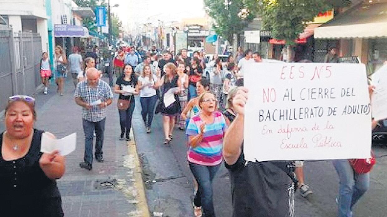 Suteba señaló que “no se puede reducir a un error de comunicación lo que fue decisión política”.