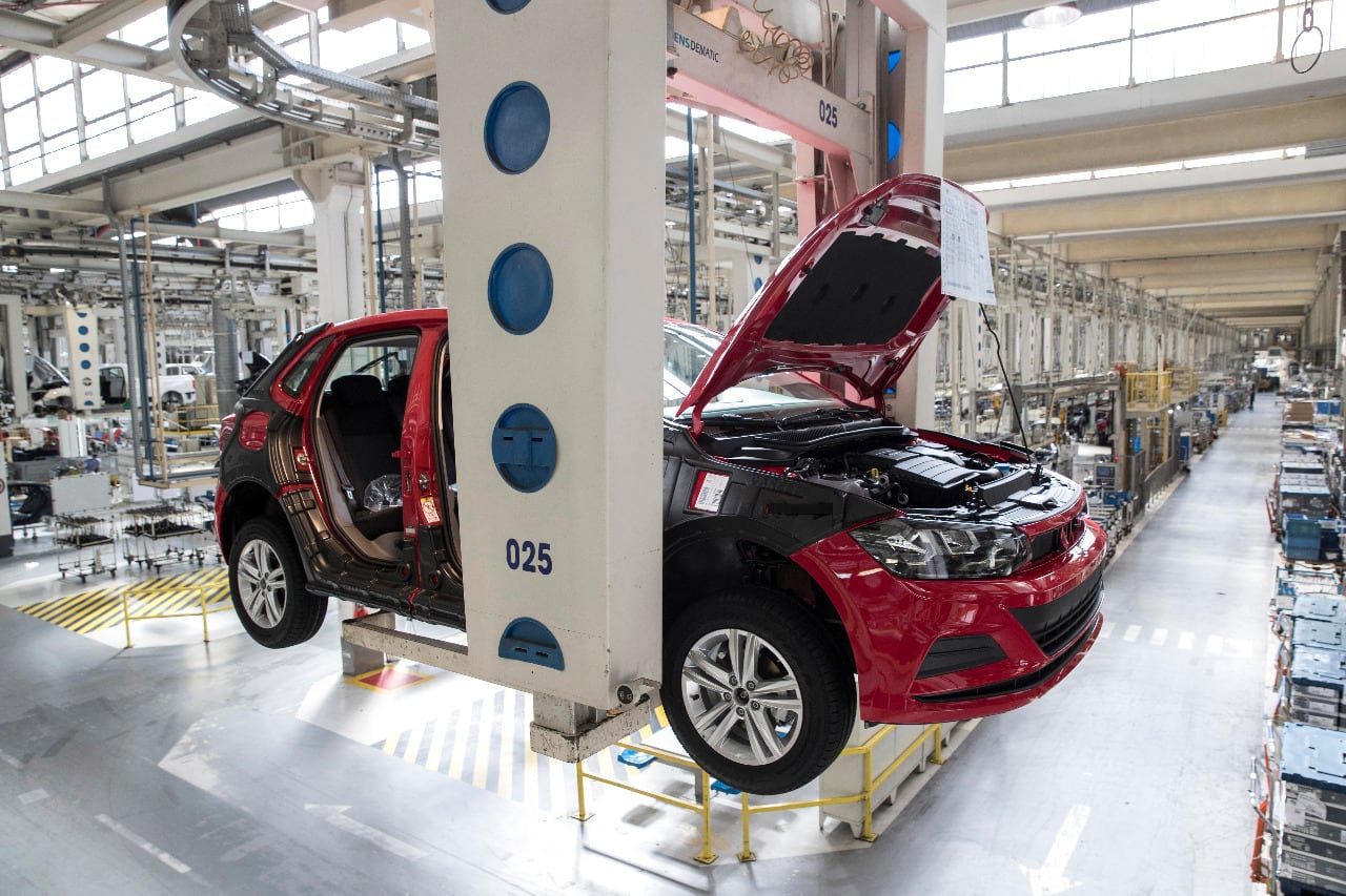 La mesa automotriz buscará "profundizar la integración de autopartes nacionales".