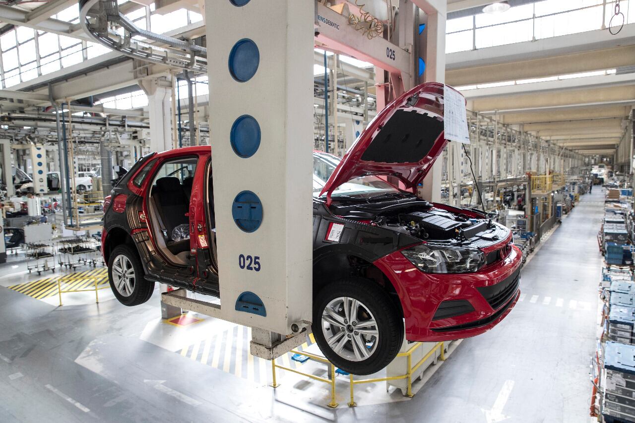 La mesa automotriz buscará "profundizar la integración de autopartes nacionales".