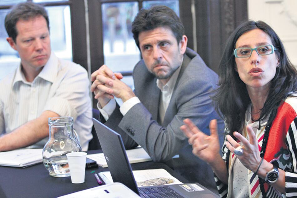 Paula Español advirtió sobre la precarización y la dificultad en la generación de empleo de calidad al presentar el informe.