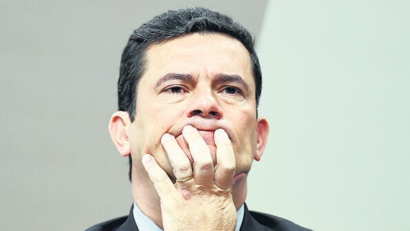 El ministro de Justicia Sergio Moro cada vez más comprometido por la filtración de The Intercept Brasil.