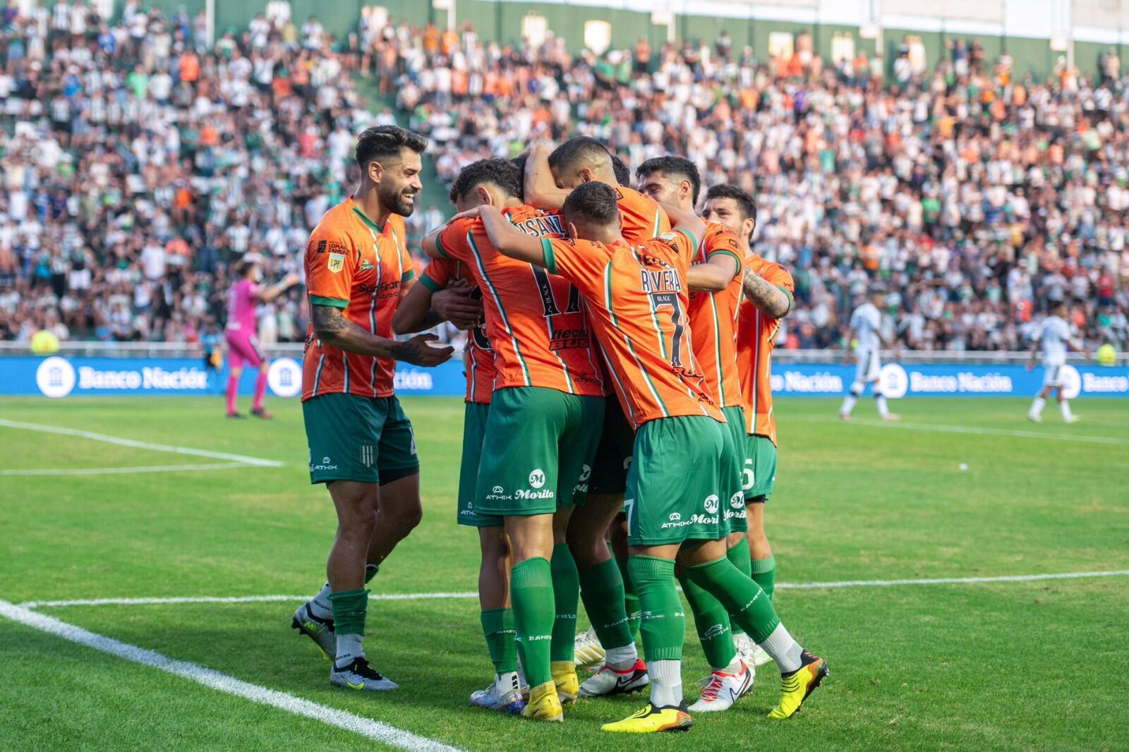 El festejo de Banfield y el dolor de Gimnasia detrás