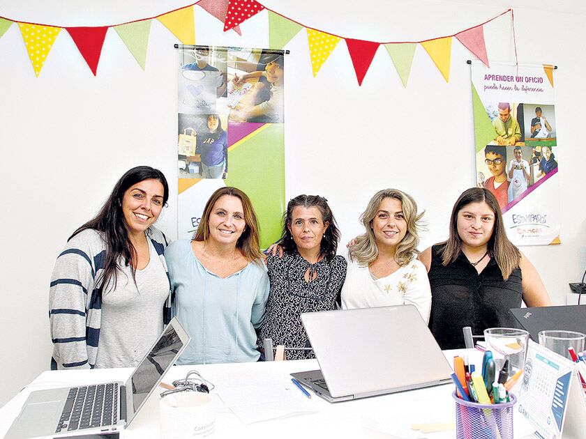 Integrantes de Brincar x un autismo feliz, una de las organizaciones que convocan a la jornada.