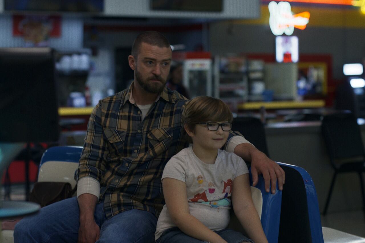 El film plantea la posibilidad de que los seres humanos se acerquen en tiempos políticos complejos.