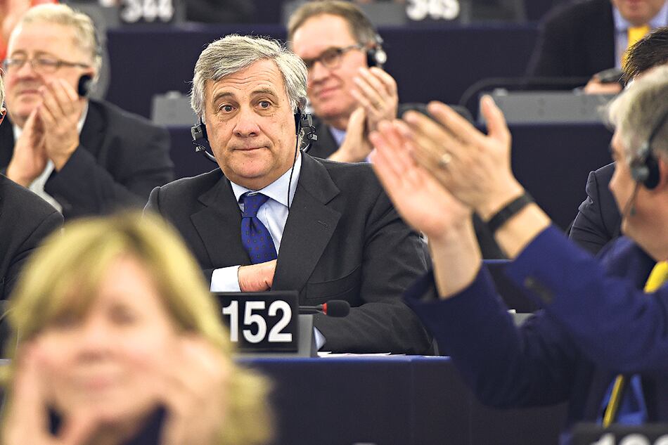 Tajani, nacido en Roma hace 63 años, es miembro fundador de Forza Italia.
