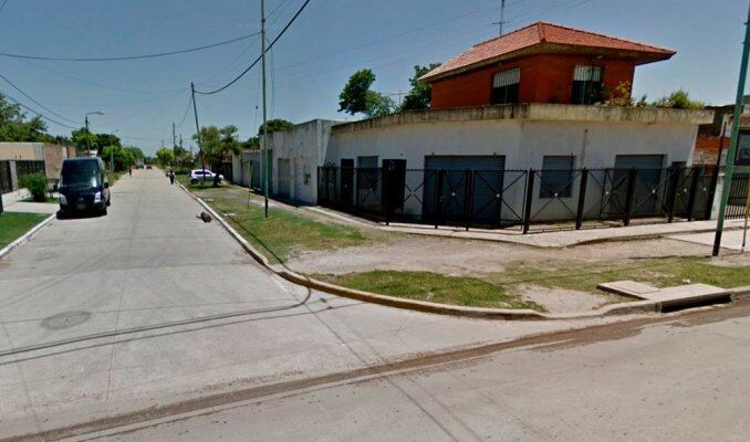 “Venía siempre drogado y la hostigaba todo el tiempo. Esta mañana saltó la cerca y la mató”, contó una vecina.