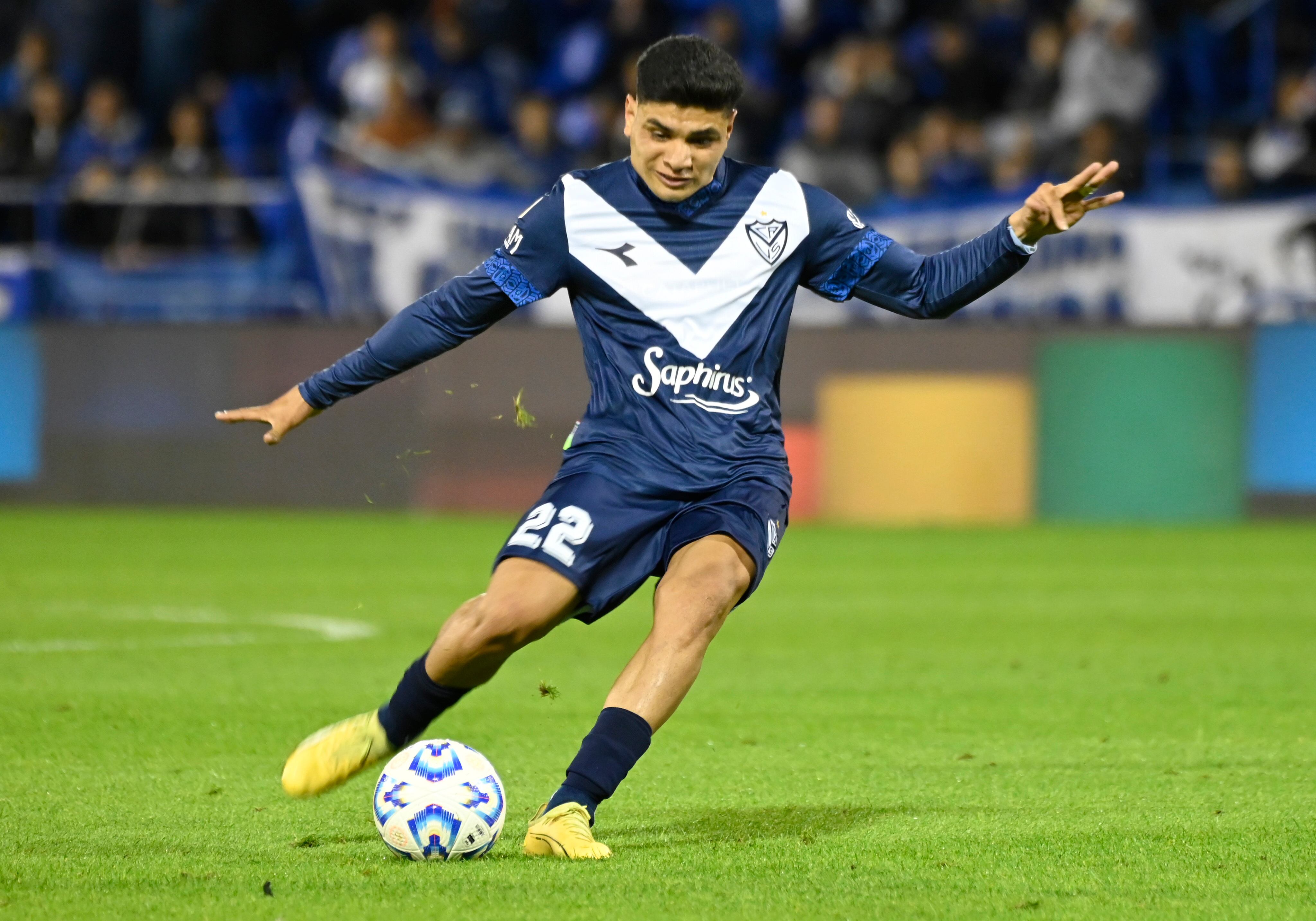 Claudio Aquino, pieza clave en el puntero Vélez