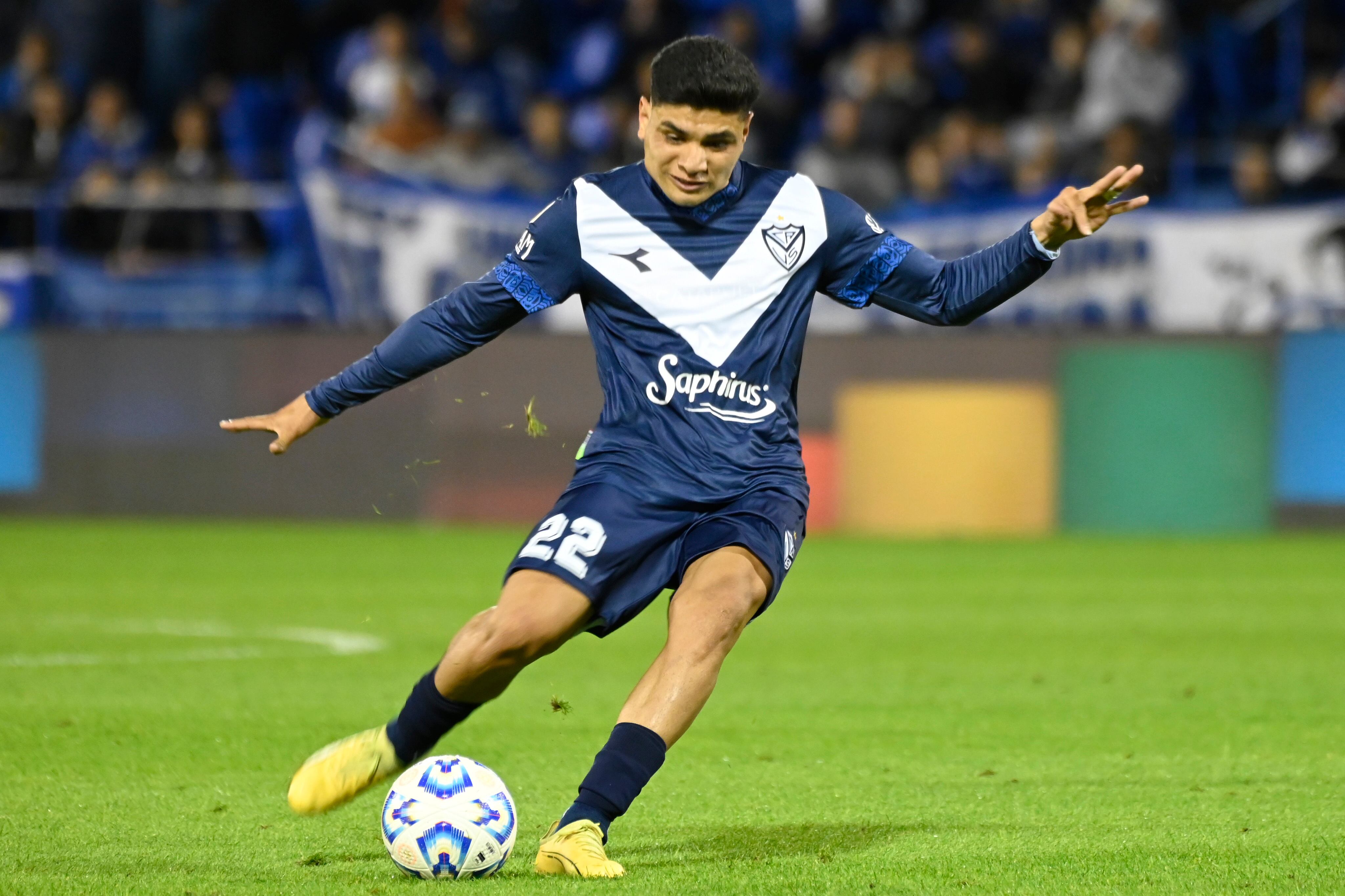 Claudio Aquino, pieza clave en el puntero Vélez