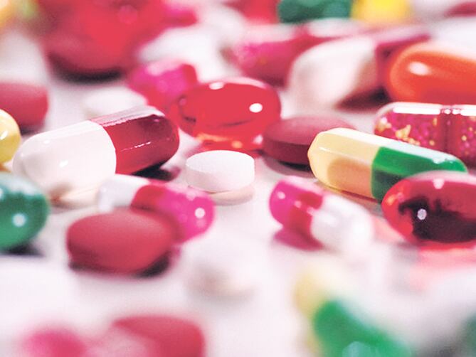 Faltan medicamentos y otros son puro negocio.