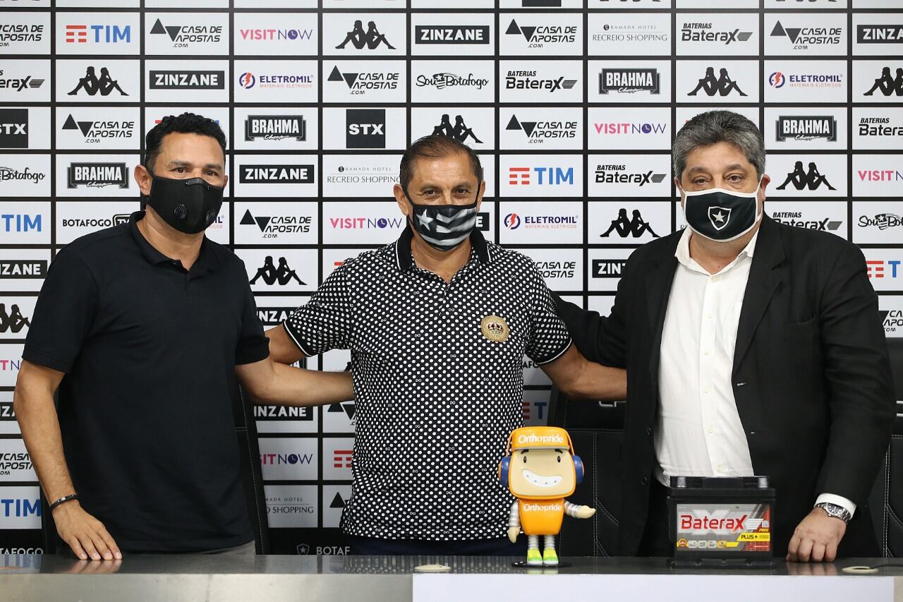 Ramón en su presentanción como DT de Botafogo.