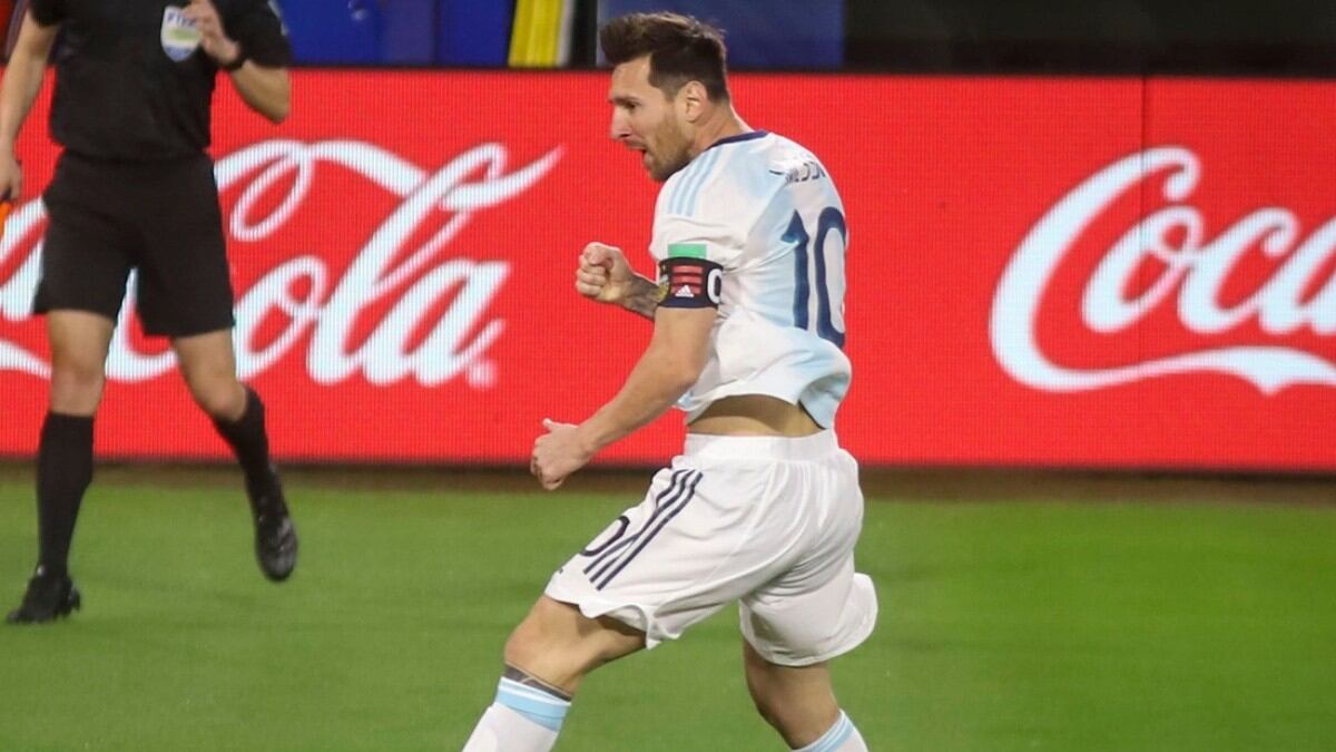 Messi festeja jugando para la Selección.