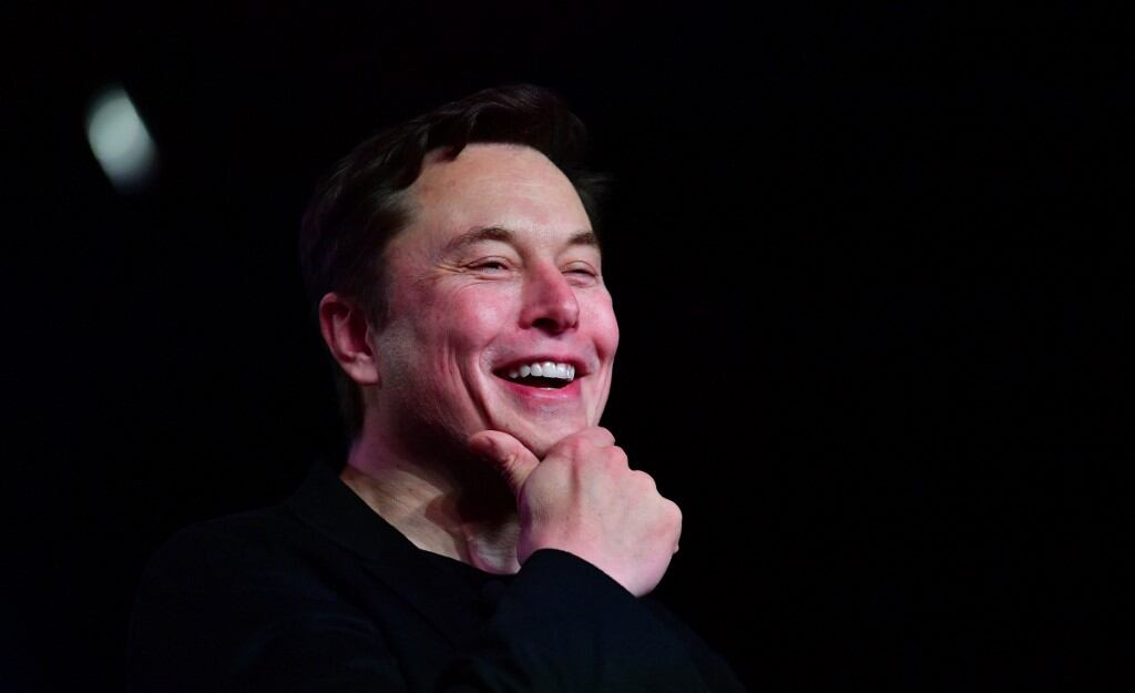 Elon Musk subió una encuesta a Twitter para que sus 62 millones de seguidores voten si debe vender sus acciones de Tesla.