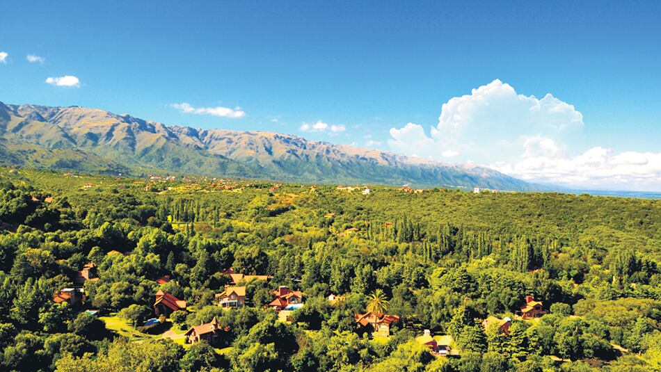 La villa de Merlo, sumergida en las sierras del Corredor de los Comechingones, a una altura de entre 790 y 1200 msnm.