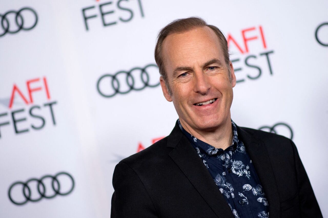El actor Bob Odenkirk permanece internado tras su desmayo en el set de Better Call Saul.